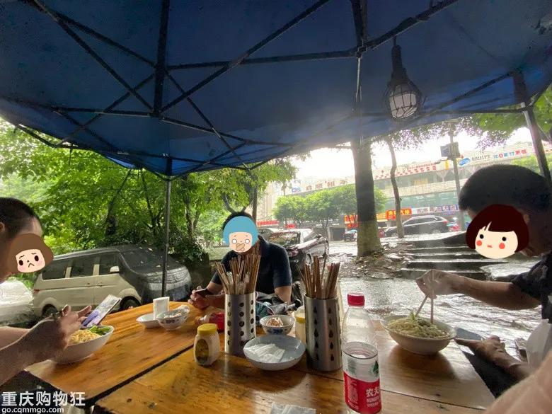 在重庆小面馆当了12小时的“丘二”后，告诉你月入数万的真相