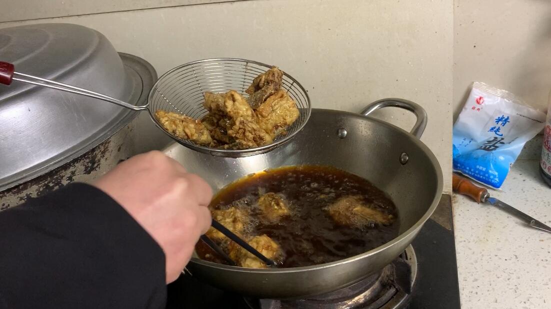 红烧带鱼做出来肉很烂,红烧带鱼第一步