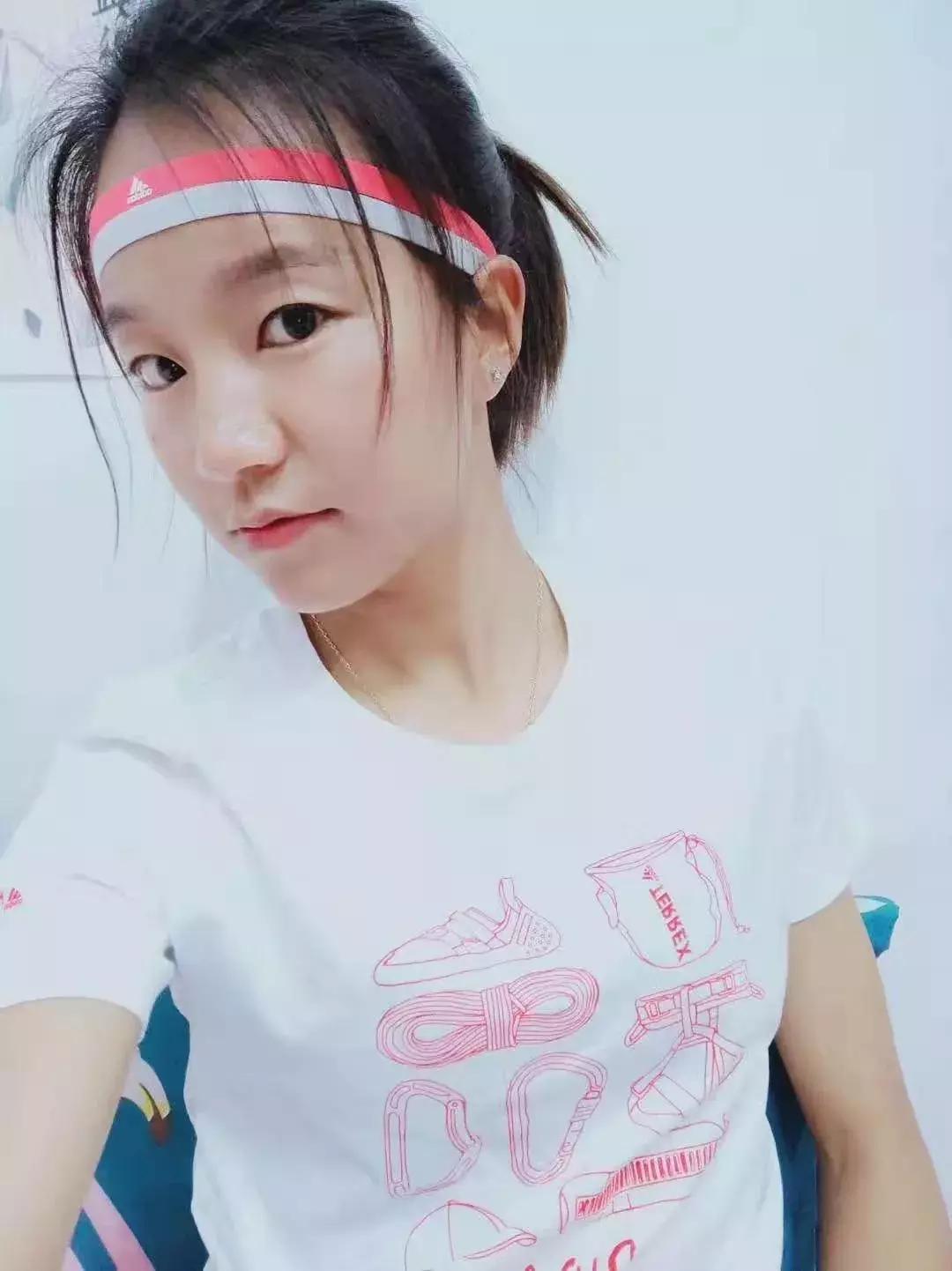 这个女孩子，首马跑2小时50分，首场百公里越野就夺冠