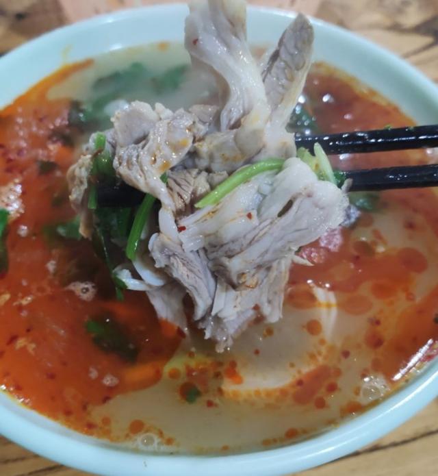 徐州小伙卖羊头,农村大叔50头羊一年利润