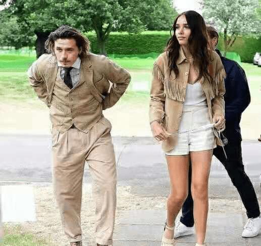 贝克汉姆大儿子驼背图片,贝克汉姆大儿子布鲁克林驼背