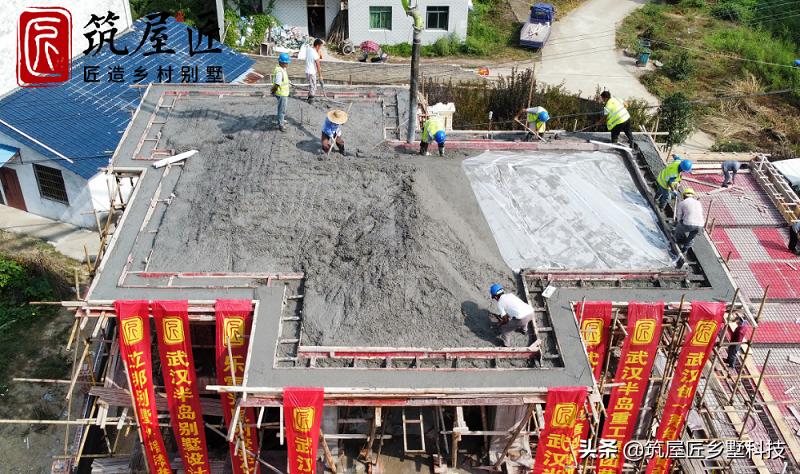 热烈祝贺阳新明总别墅项目喜封金顶