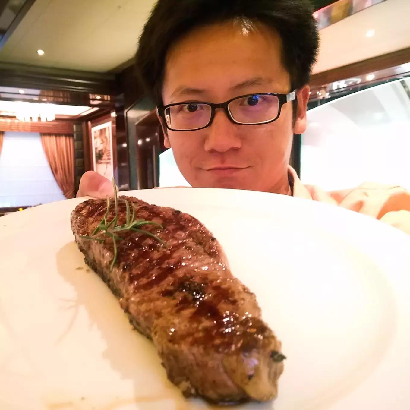 环球蜜月的小两口，免费上了一座价值8亿欧元的邮轮