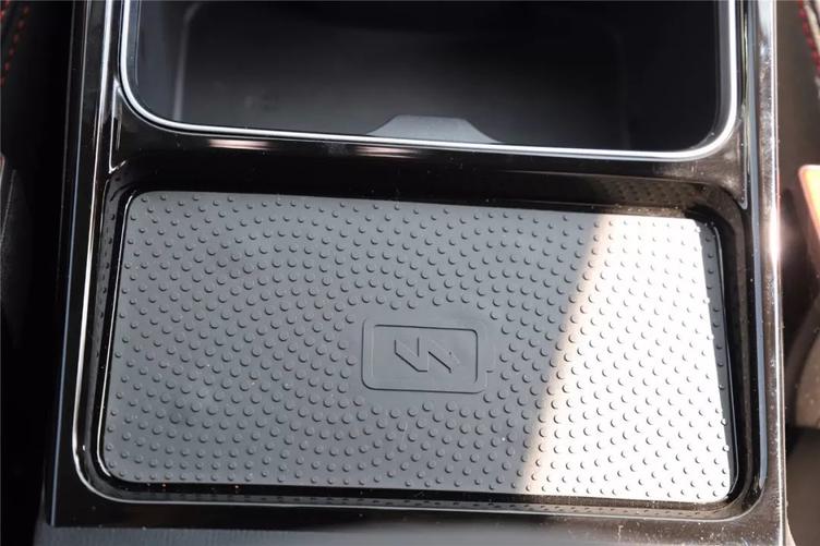 上汽大通maxusg50试驾,上汽大通g50试驾对比广汽传祺gm6