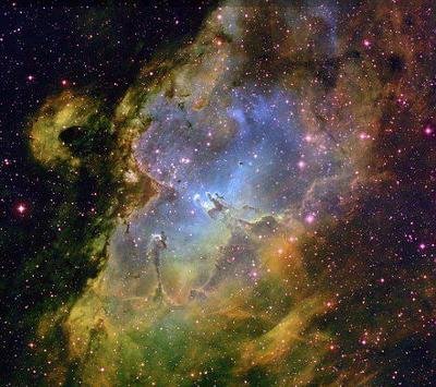 赫然伫立着鼎鼎有名的星云,虽然我们看到的只是7000年前景象