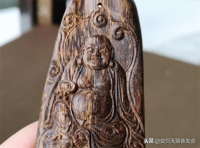 梁辰沉香手串价格表,沉香挂件有收藏价值吗