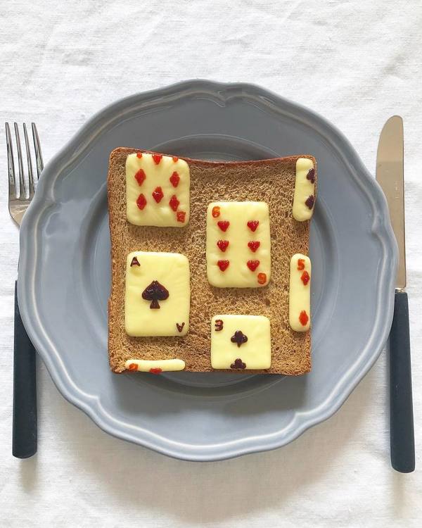 网友自制“花式吐司”，神级还原各种卡通人物，还能做成桌上游戏