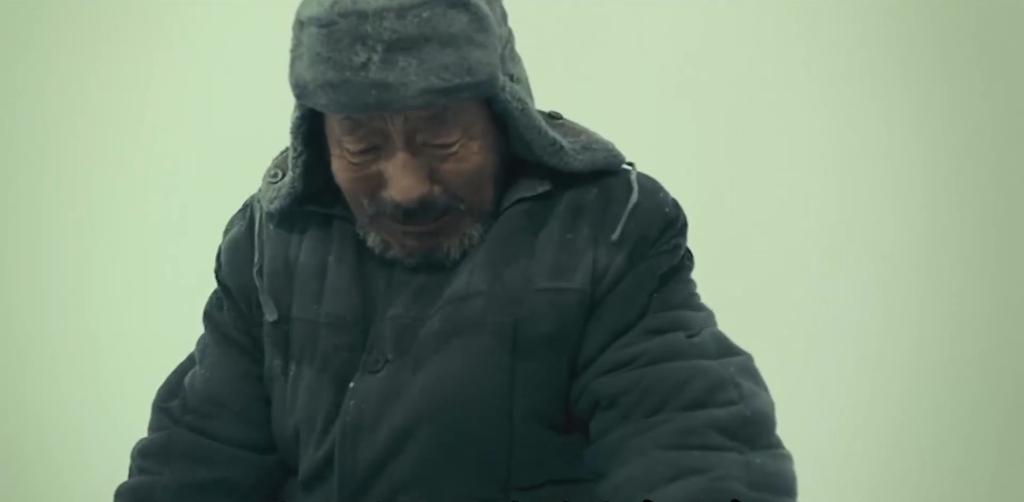 75岁老头被狼群追杀徒手大战狼群,放羊老汉遭遇狼群