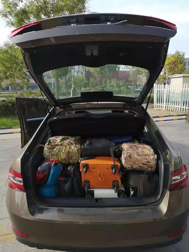 租车自驾旅游爆胎怎么办,租车自驾刮蹭怎么处理