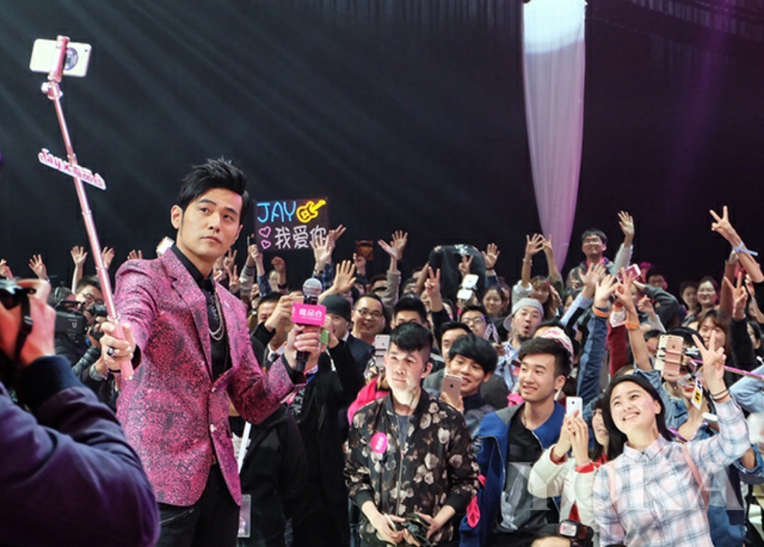 冒充周杰伦直播骗钱,社交账号被冒充骗人