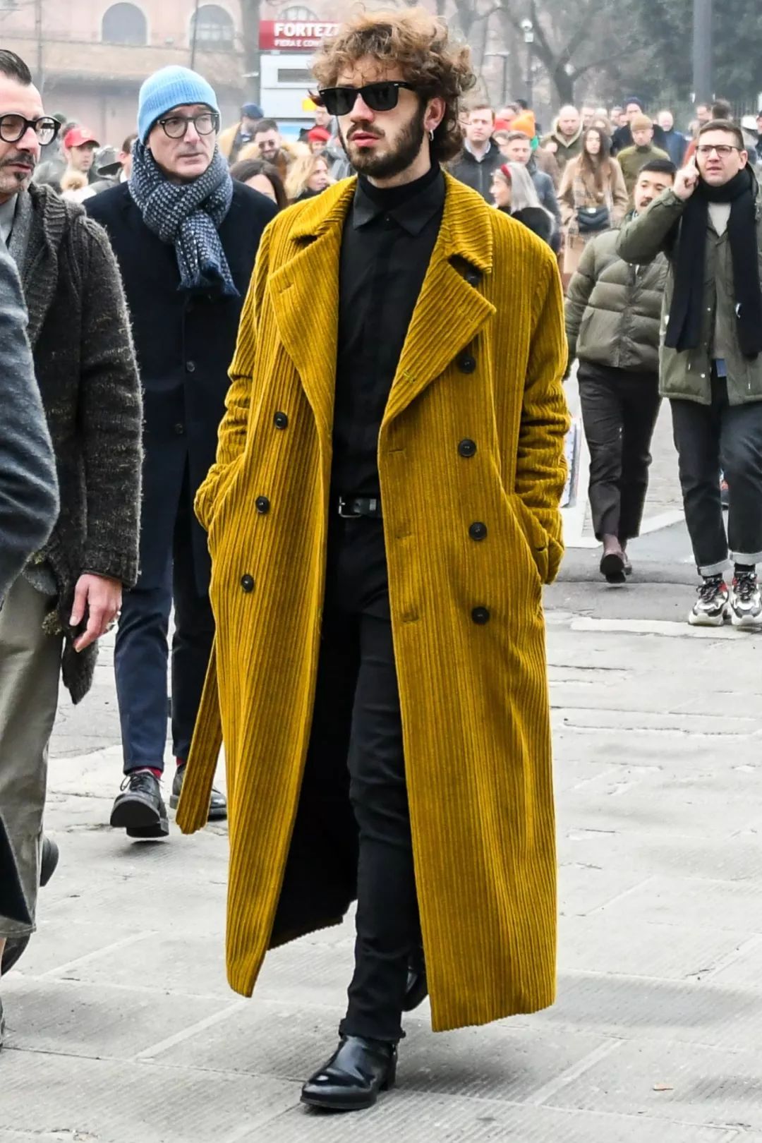 大衣风衣推荐及搭配,经典色风衣怎么搭配好看