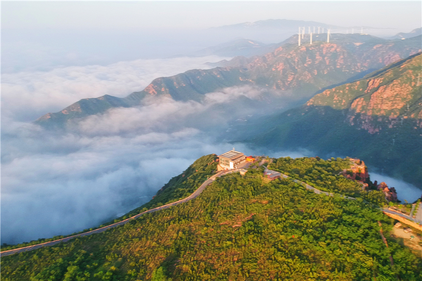 初夏河南,找寻童心,邂逅伏羲山的斜阳,一颗心萌化在云上牧场