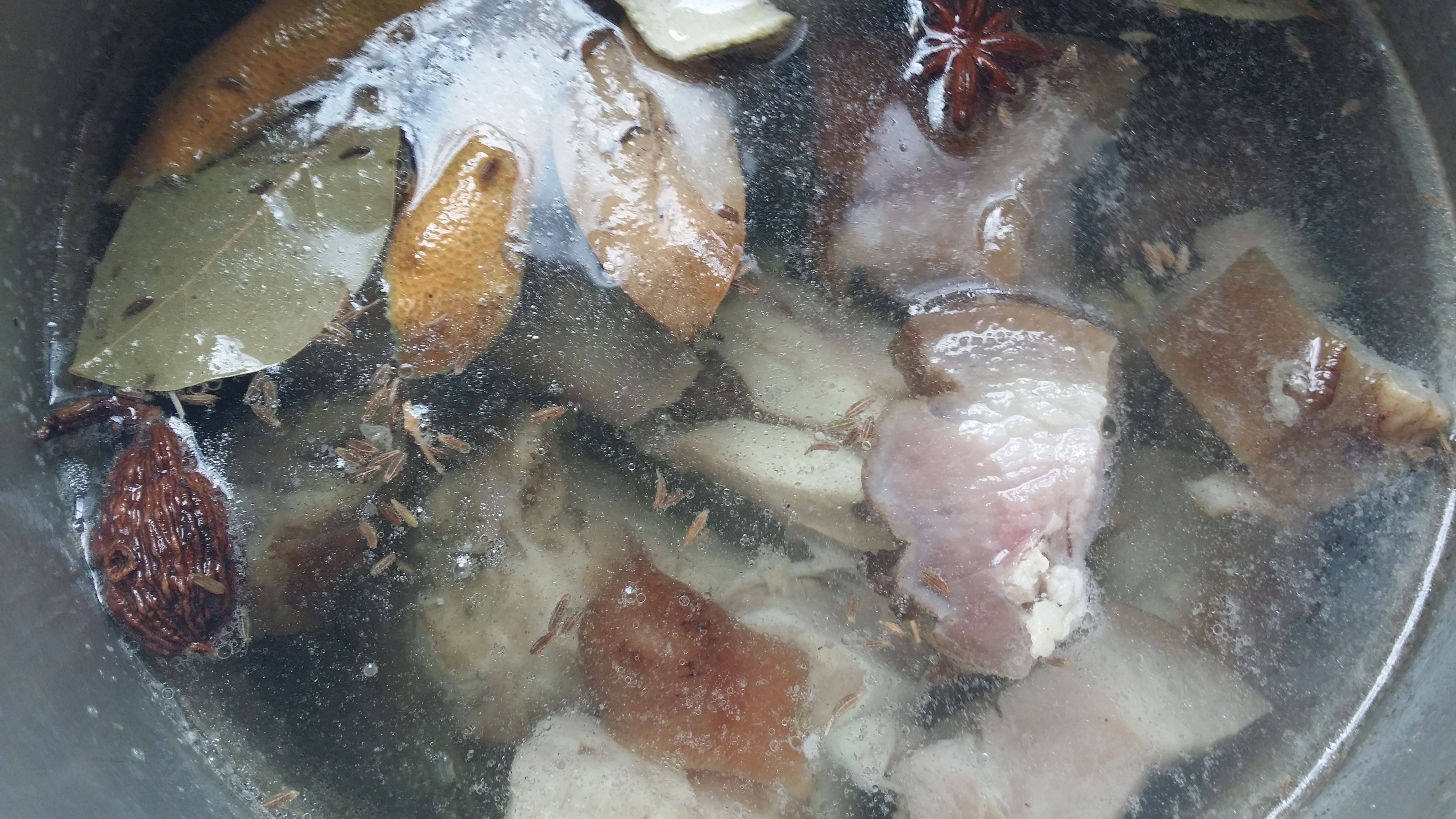 红烧腊猪蹄软糯不油腻,红烧腊猪蹄怎么做好吃又软烂