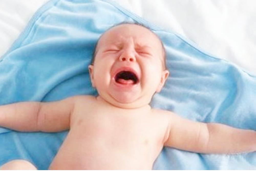 宝宝晚上没醒尿不湿很满需要换吗,宝宝晚上睡整觉怎么换尿不湿