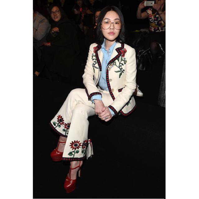 高跟鞋搭配袜子的穿搭,高跟鞋搭配小腿袜好看吗