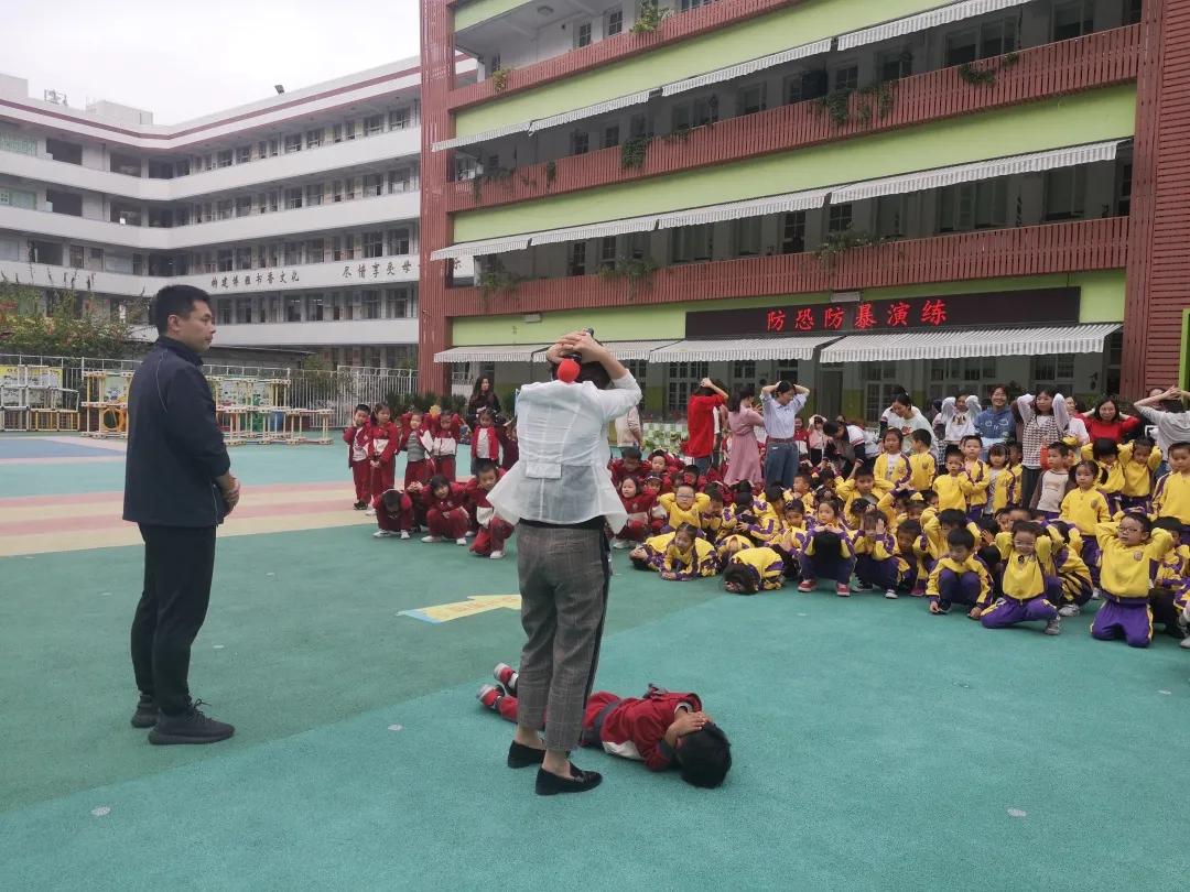 “坏人来了，怎么办？”——连江县进修校附属园防恐防暴应急疏散演练活动