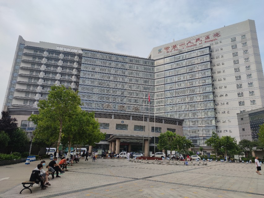 商丘蓝天白云,商丘市第一人民医院全景图