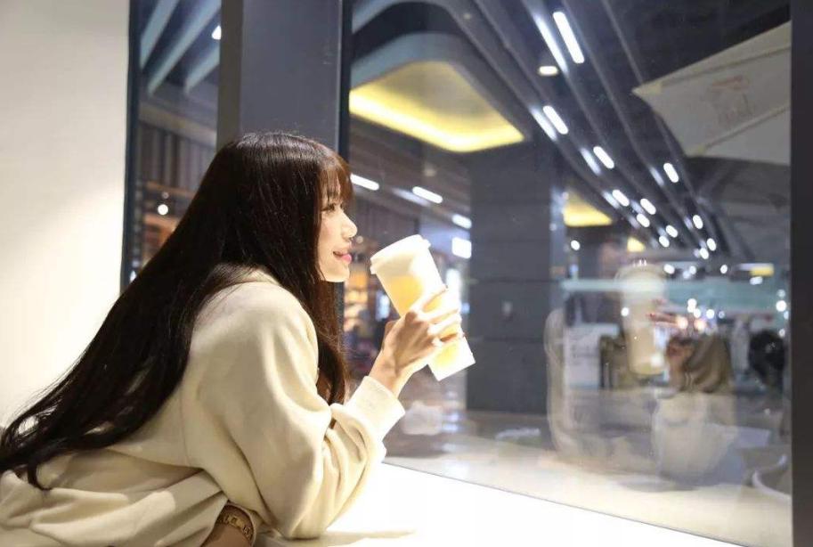 茶颜悦色武汉排队,武汉第一家茶颜悦色开业场面火爆