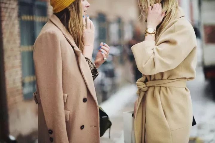 刘雯高圆圆必备私服,刘雯高圆圆女神都钟爱纯色连衣裙