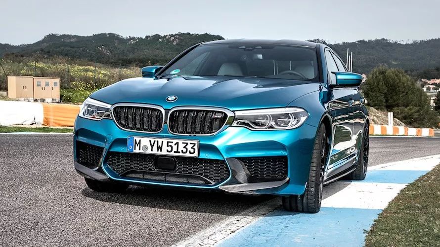 宝马喷漆喷成铝合金,宝马喷漆到4s店有必要吗