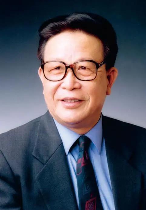 在长征中办学，获三代领导人关怀！今天，中国医科大学90岁了！