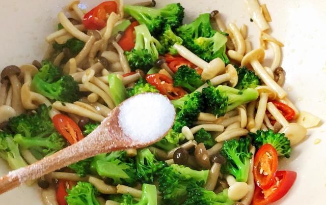 便秘最怕一物炒菜放一点快速通便,便秘最好的通便菜