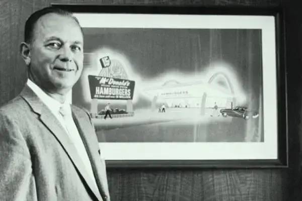 价值超1293亿美元，麦当劳的「金拱门」如何成为超级符号？