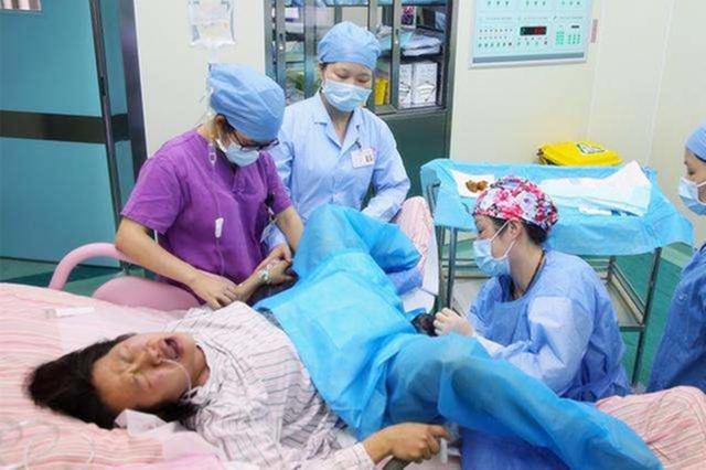 为什么女性会自己分娩,有的女性生孩子为什么会选择顺产