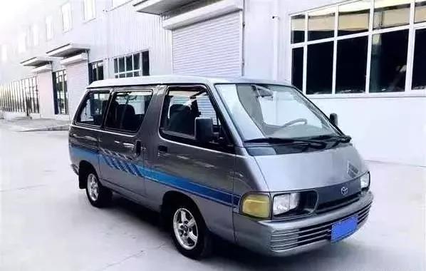 纯进口丰田小霸王车,11年丰田小霸王2.0l中东版七座