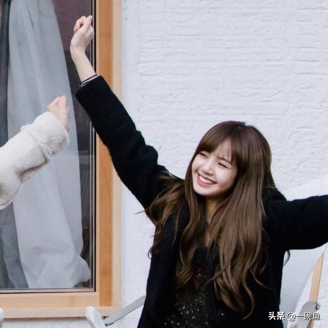 黄皮染什么发色显白,烫发显白发色2020流行色黑黄皮