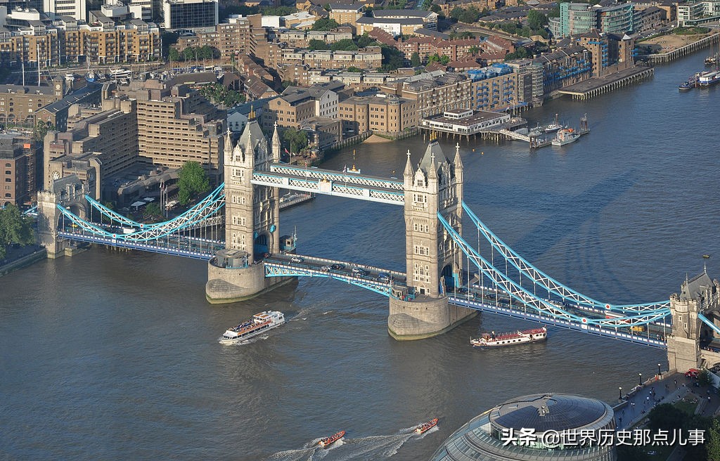英国伦敦塔桥是如何建成的?来看1894年珍贵老照片,令人惊叹