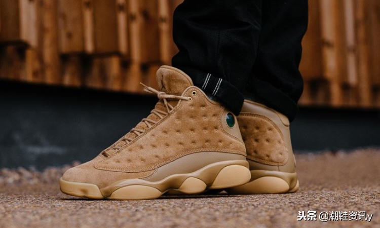 耐克球鞋大秀小麦肌,真的不要太低调