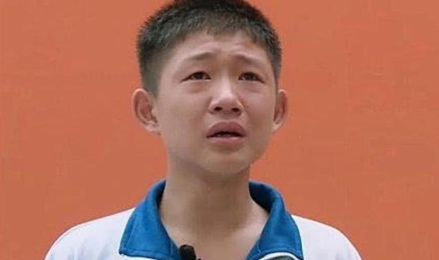 男孩当众吐槽爸爸长得丑,儿子吐槽爸爸丑