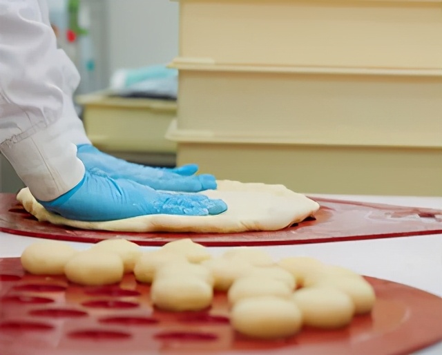 爆卖的“八天堂”竟然是家濒临破产的老字号商店！如何走出低谷？