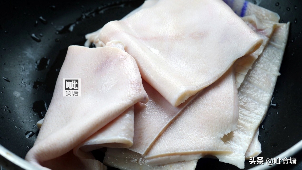 猪皮可以有几种方法吃,猪皮好吃又简单家常做法