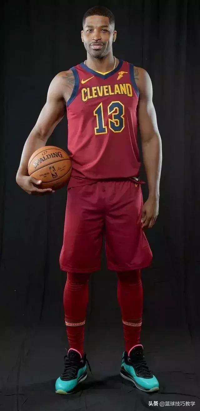 锡安首秀球鞋,锡安威廉姆斯球鞋动图