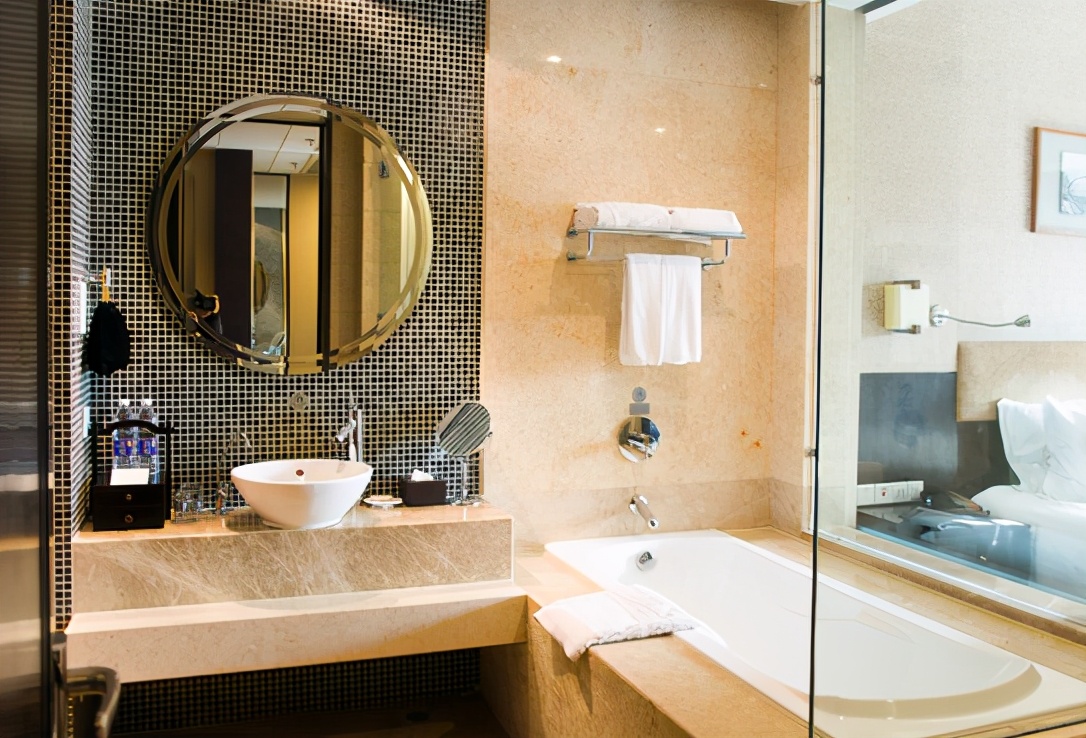 住酒店不关厕所灯,为什么住酒店要把灯打开