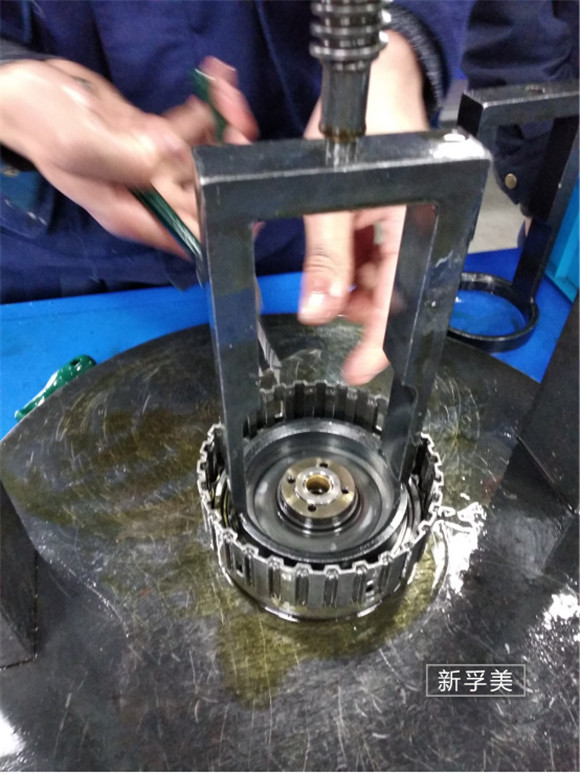 奥迪q3变速箱渗油维修多少钱,奥迪a4l起步变速箱打滑