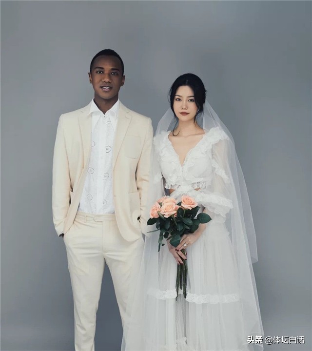 徐根宝为弟子庆生,徐根宝与众弟子