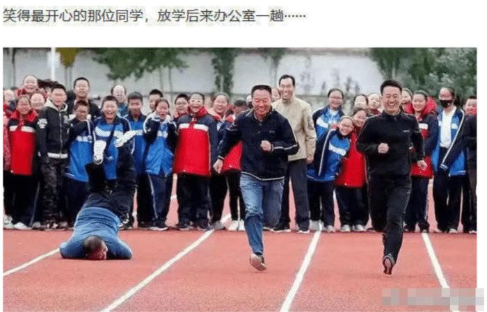 美女们记住了，千万别站在水里拍照，小霍比特人