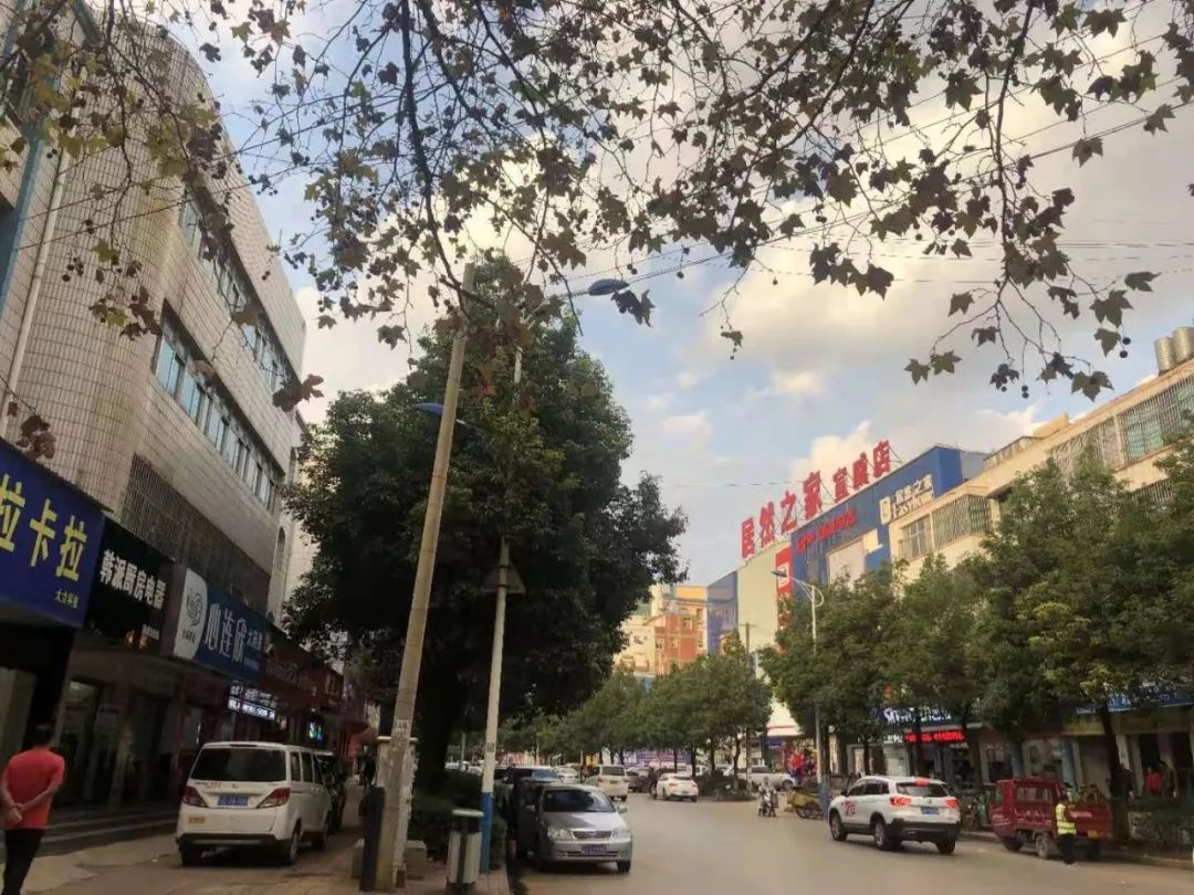 距“五环”2500公里外的小镇青年：从前不知下沉，如今年入200万