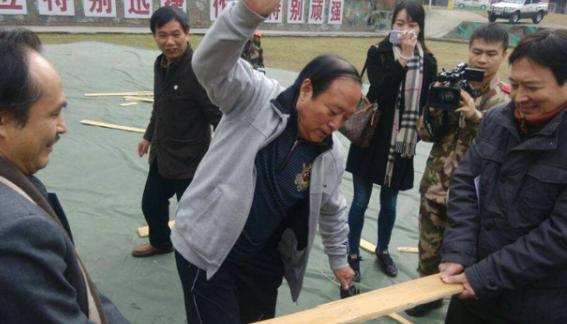 牛群现在靠什么生活,相声牛群晚年生活