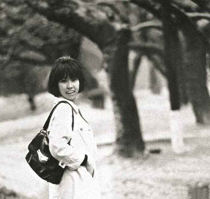 一杯沧海梦里花——三毛《梦里花落知多少》的细腻柔情