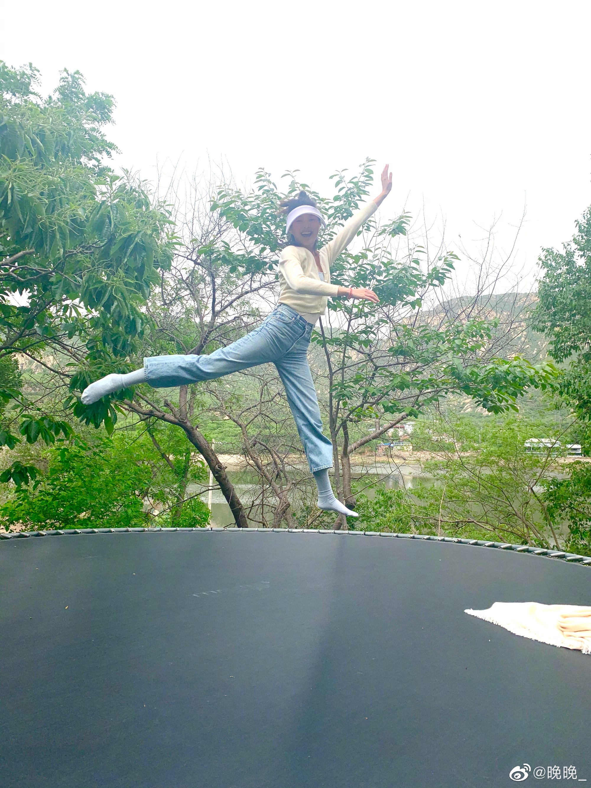 网红鼻祖晚晚和舒淇同框比美赢了？妆容穿搭都有小心机，来抄作业