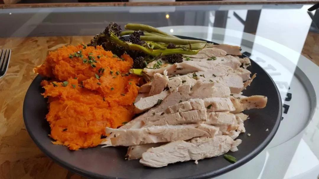 外国小哥模仿魔法师,外国小哥模仿吃东西的动作