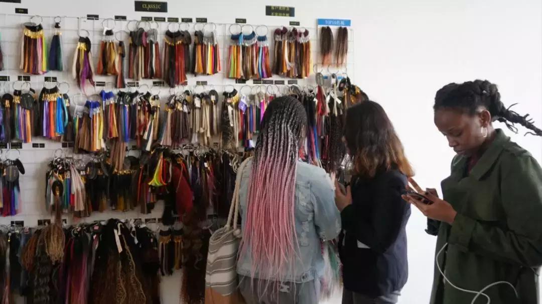 这一群制假发工厂,竟养活了30万当地人!