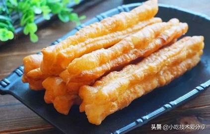 炸油条的最佳配方是什么,油条师傅炸油条经验配方