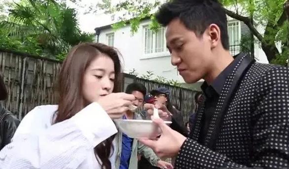 张雪迎毕雯珺墨白路透氛围感,张雪迎毕雯珺墨白免费在哪儿看