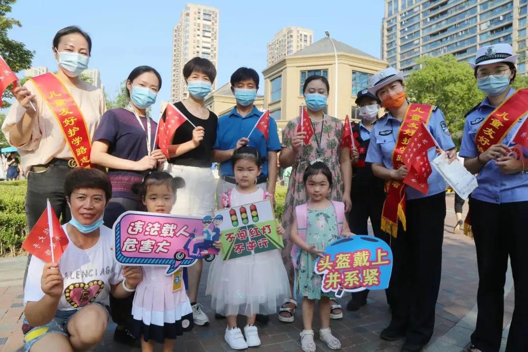 【我为群众办实事】开学“大片”，他们怎会缺席！