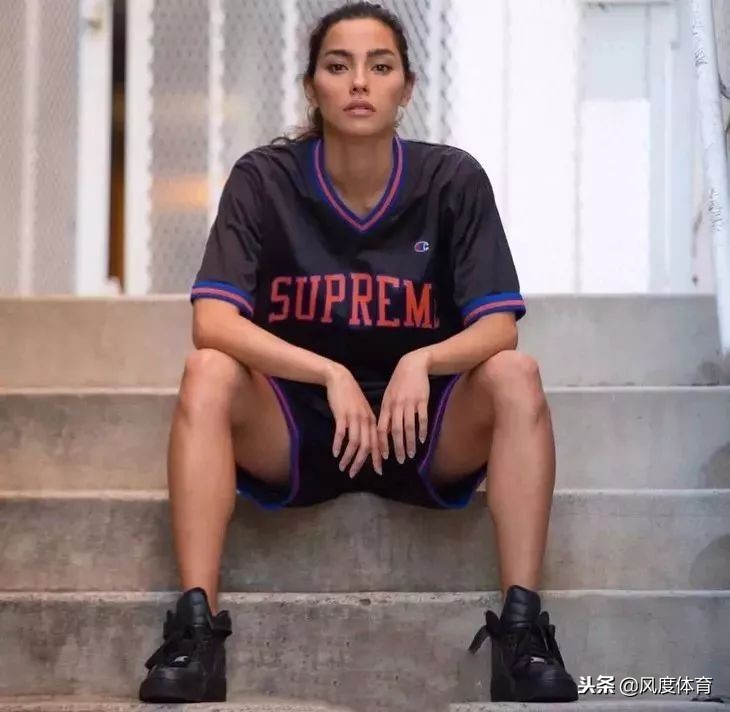 *窥偷**女神AdrianneHo的ins照片，我仿佛打开了新世界的大门……